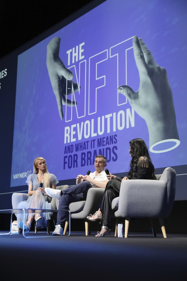 (좌측부터)패리스 힐튼(Paris Hilton) 11:11 미디어(11:11 Media) CEO, 게리 베이너척(Gary Vaynerchuk) 베이너X(VaynerX) & 베이너미디어(VaynerMedia) 회장 겸 CEO, 진행자 스완 시트(Swan Sit) 크리에이터. ⓒCannes Lions