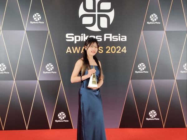 2024년 스파이크스 아시아에서 제일기획이 브랜드 익스피리언스&액티베이션 부문 골드를 수상했다. 사진은 시상식에 참석한 최성은 제일기획 프로. ⓒ브랜드브리프