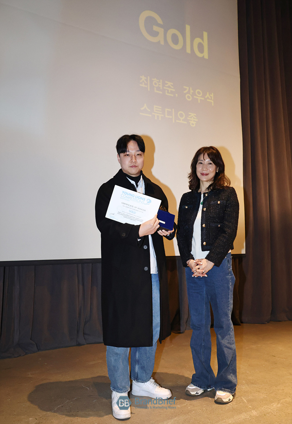 필름 부문 골드를 수상한 스튜디오좋의 최현준, 강우석 팀. ⓒ정상윤 기자