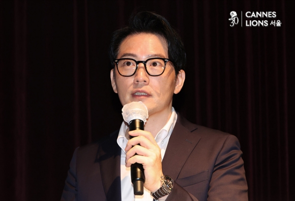 조시희 코모래비 대표가 칸 라이언스 서울 행사에서 '일본 마케딩 2.0'을 주제로 강연하고 있다. ⓒ서성진 기자