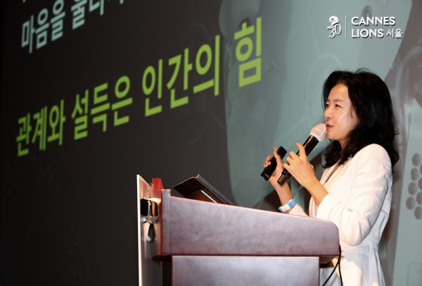 황유선 글램잇 대표가 25일 서울 광화문 씨네큐브에서 강연하고 있다. ⓒ정상윤 기자