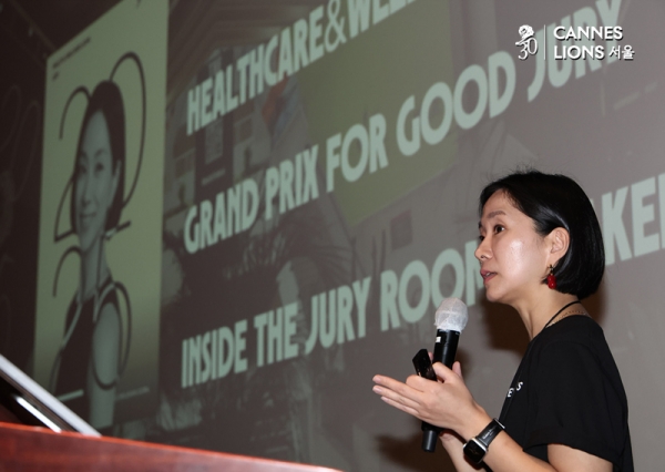 박유진 CJ제일제당 글로벌 HQ 크리에이티브 헤드가 칸 라이언즈에서의 경험을 토대로 이야기를 나누고 있다.ⓒ정상윤 기자