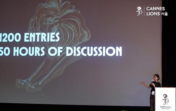 박유진 CJ제일제당 글로벌 HQ 크리에이티브 헤드가 칸 라이언즈에서의 경험을 토대로 이야기를 나누고 있다.ⓒ정상윤 기자