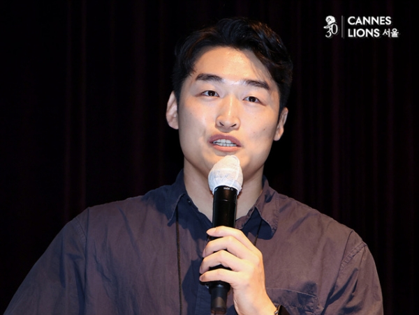 김동길 디마이너스원 대표가 25일 서울 광화문 시네큐브에서 열린 ‘칸 라이언즈 서울 2025’ 행사에서 발표하고 있다.ⓒ서성진 기자