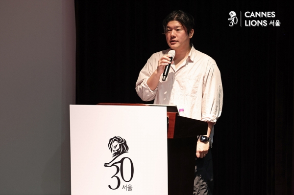 26일 서울 광화문 시네큐브에서 열린 '칸 라이언즈 서울 2025' 행사에서 발표하는 이승준 AMAZE 대표. ⓒ정상윤 기자