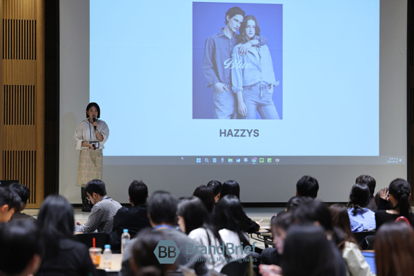 4월 30일 영라이언즈 페스타에서 '덕업일치 2.0 : 노는게 성과가 되는 법' 주제로 강연에 나선 LF 홍보팀 김하연 매니저. ⓒ브랜드브리프