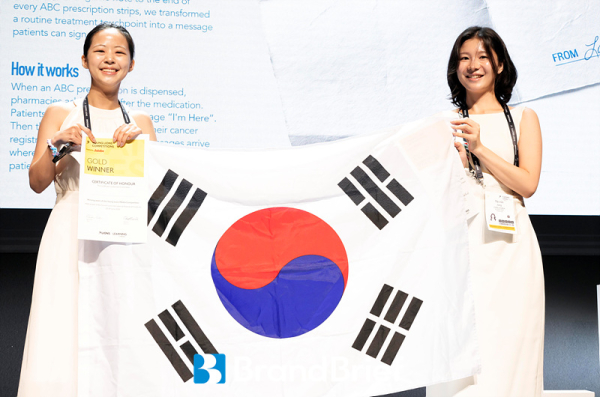 (왼쪽부터) 2026 영라이언즈 컴피티션 미디어 부문 골드를 수상한 구본경&middot;장예린 제일기획 프로. ⓒ프랑스 칸=서성진 기자